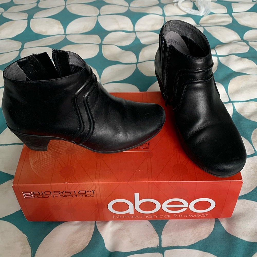 ABEO Reagan boots.  Size 6.5 metatarsal support.